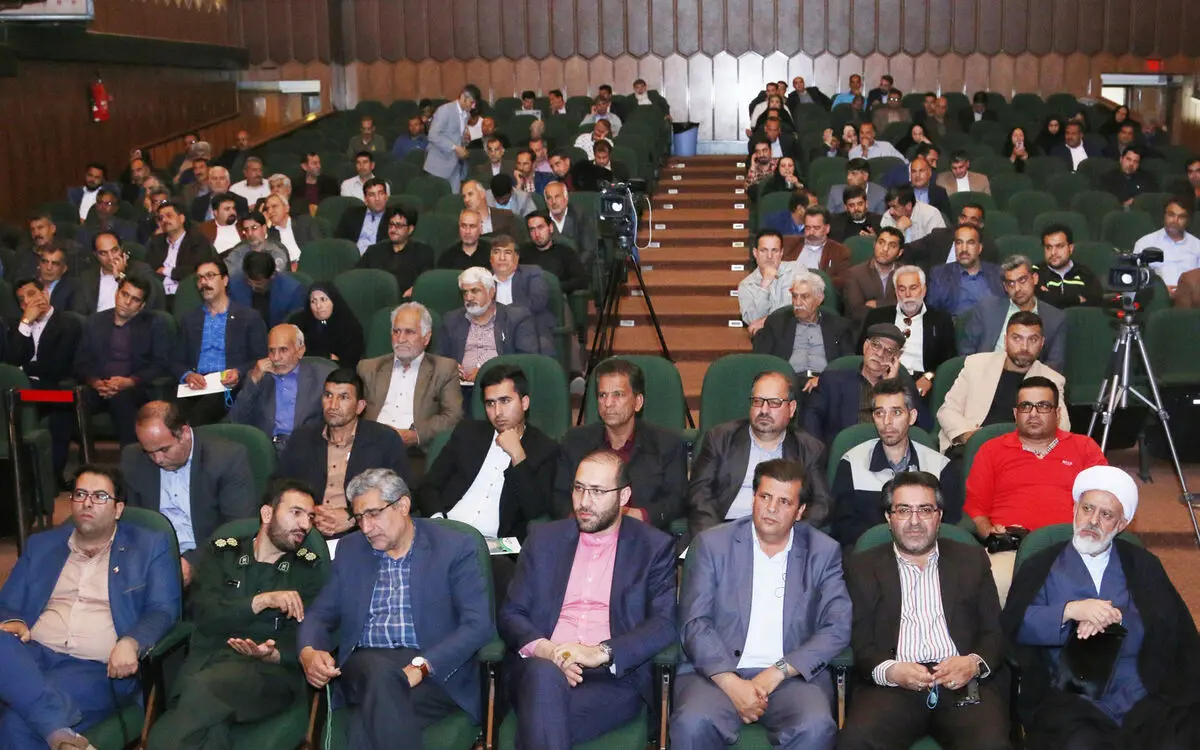 ضرورت افزایش تعامل شوراهای اسلامی شهر وروستای شهرستان لنجان وذوب آهن اصفهان درجهت حل مشکلات