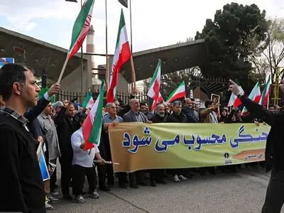 تشکیل زنجیره انسانی در نیروگاه حرارتی بیستون در حمایت از صنعت برق کشور