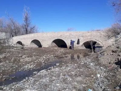 پل تاریخی کرزان در تویسرکان مرمت می‎شود