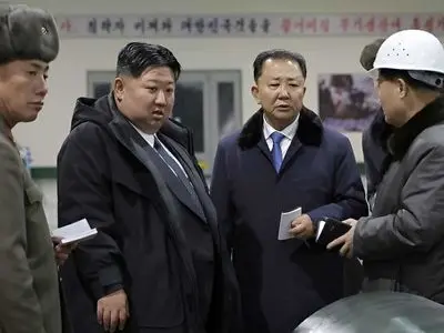 آزمایش موشک «سطح‌به‌هوا»ی دوربرد کره‌شمالی با نظارت کیم