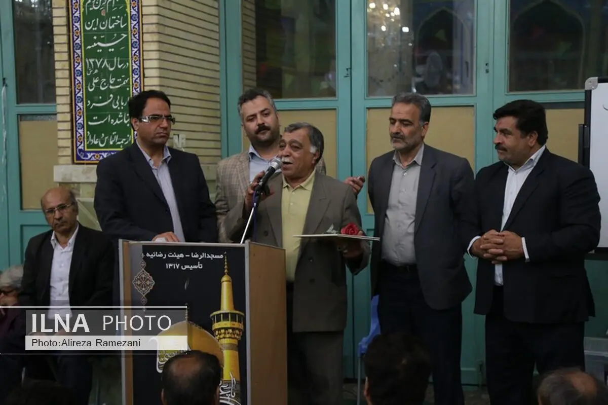 جشن بازنشستگی نقاش ساختمانی با سابقه قم با حضور کارگران