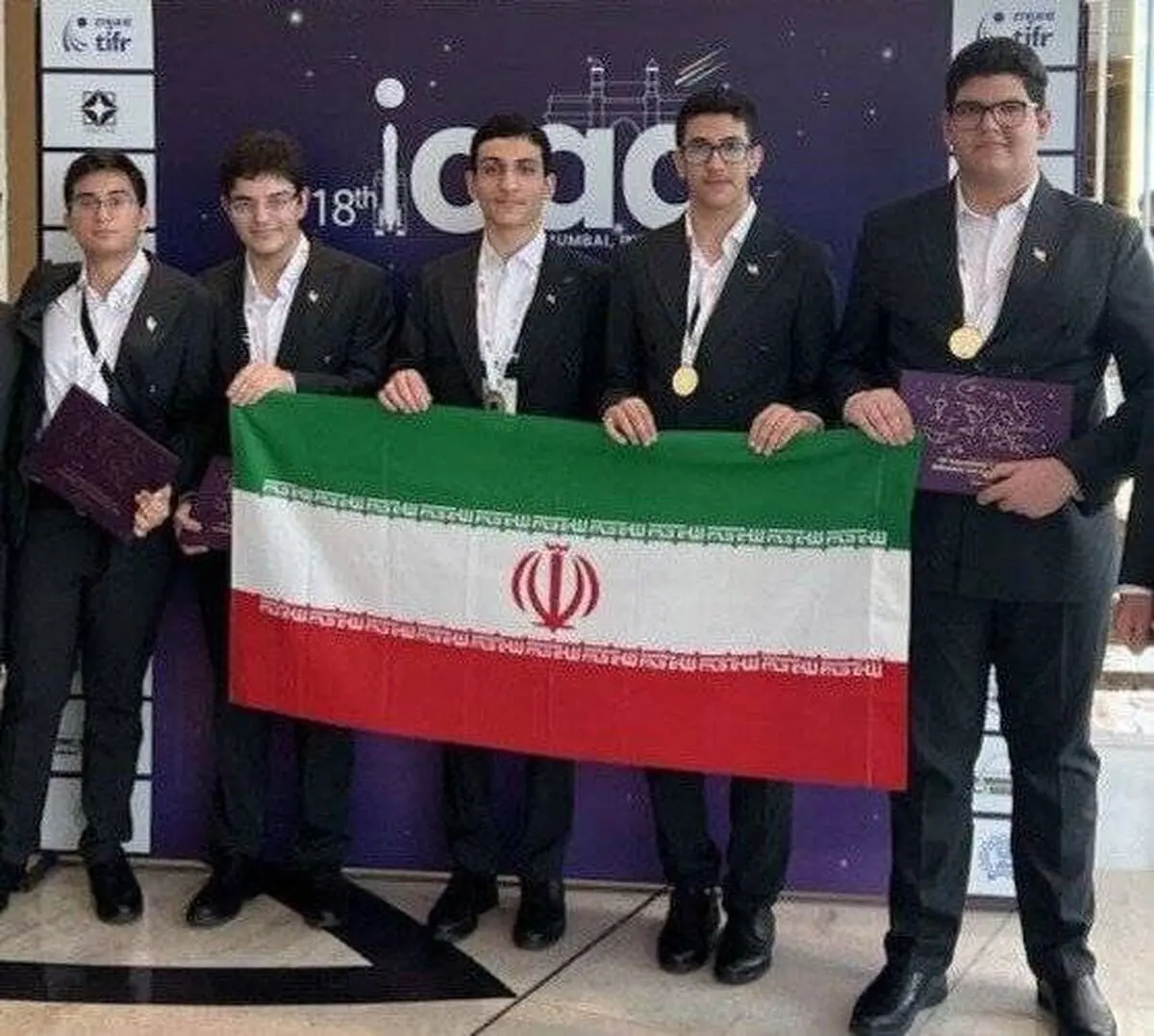 قالیباف قهرمانی تیم دانش‌آموزی ایران در المپیاد جهانی نجوم را تبریک گفت