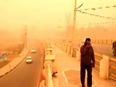 گرد و غبار دید نواحی مرزی کرمانشاه را به ۹۰۰ متر رساند/خروج غبار تا غروب امروز