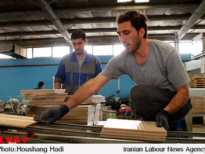 نگرانی کارگران کاشی کویر از استمرار تعطیلی این واحد تولیدی
