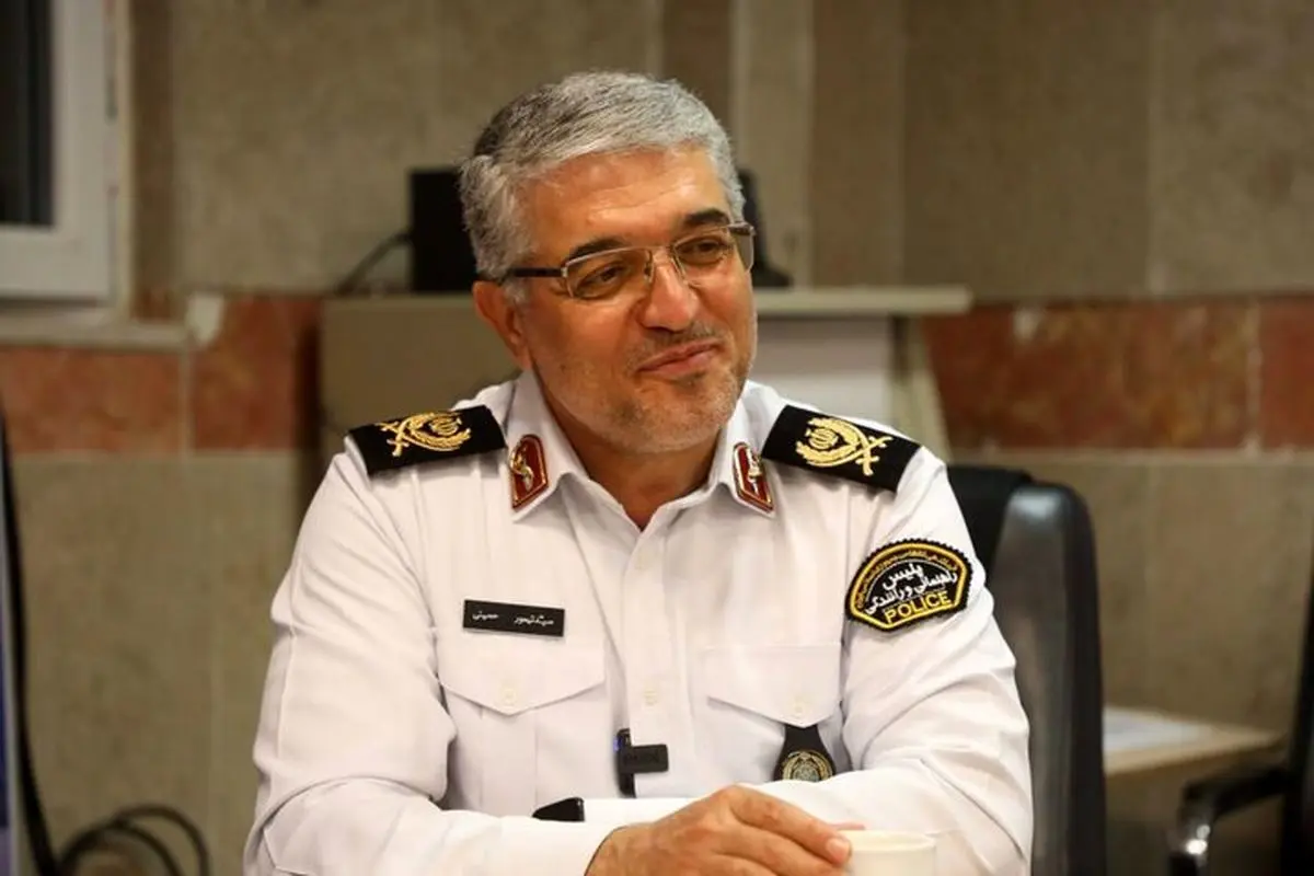 همراهی رئیس پلیس راهور با فرزند شهید ضیاءالدینی برای رفتن به مدرسه