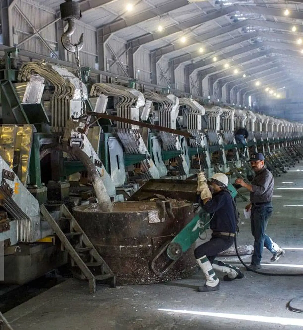 دردسری به نام آلایندگی/ کارگران «آندسازی آلومینیوم اراک» نگران امنیت شغلی هستند