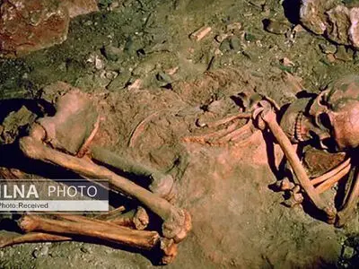 انسانها از چه زمانی مردگان خود را دفن کردند؟ 