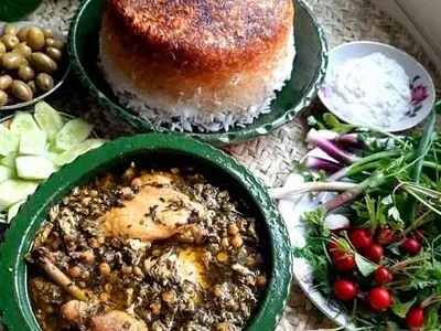 طرز تهیه سیر قلیه گیلانی 