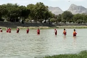 تلاش ۶ تیم عملیاتی هلال احمر برای یافتن کودک غرق شده در زاینده رود