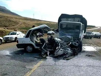 6 کشته و 7 مجروح در برخورد کامیون با پراید در اندیکا