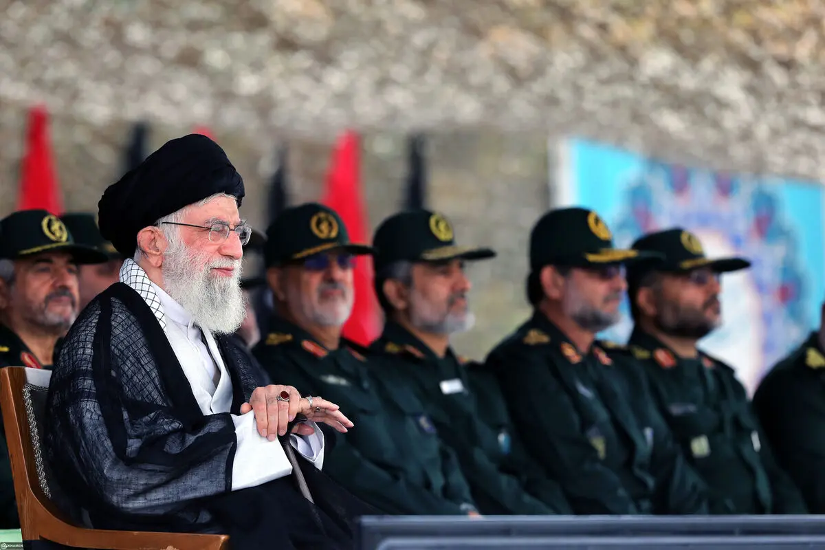 امام (ره) در کهن‌سالی مثل یک جوان فکر و اقدام می‌کرد/ جوانان با ایمان و قدرت در مقابل ترفندهای دشمنان بایستند/ با تمسک به سیدالشهداء(ع) در مقابل آمریکا کوتاه نمی‌آییم