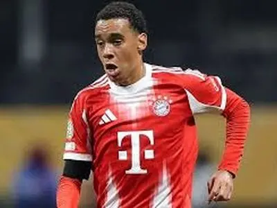 ویدئو: بازگشت زودتر از موعد موسیالا؛ ستاره بایرن تنها تمرین می‌کند