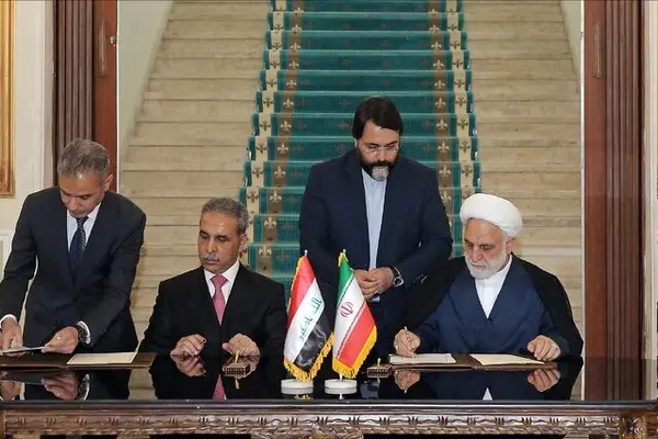 امضای ۲ یادداشت تفاهم همکاری با هدف توسعه و تعمیق تعاملات حقوقی و قضایی میان ایران و عراق