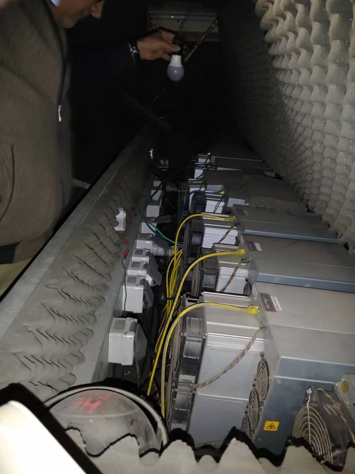 کشف ماینرهای غیرمجاز در رشت و معرفی متهم ۴۳ ساله به مرجع قضایی