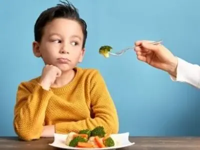 عواقب و مضرات اجبار کودکان به انجام کارها + عکس