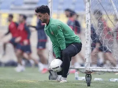 گلر سابق پرسپولیس در دو راهی ملوان و پیکان