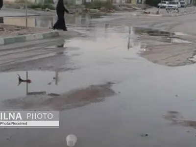 روان آب‌های آبادان به دلیل نبود زیرساخت های شهری مناسب، وارد شبکه فاضلاب شهری شد