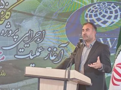 کلنگ‌زنی بزرگ‌ترین گلخانه هیدروپونیک آذربایجان‌غربی 