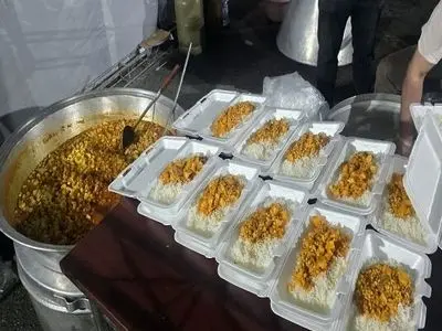 طبخ و توزیع مداوم غذای گرم و میان‌وعده در موکب جنت‌الحسین(ع) شهرداری تبریز