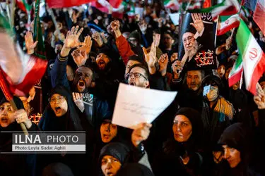 عزاداری مردم در سوگ رهبر شهید-خیابان پیروزی