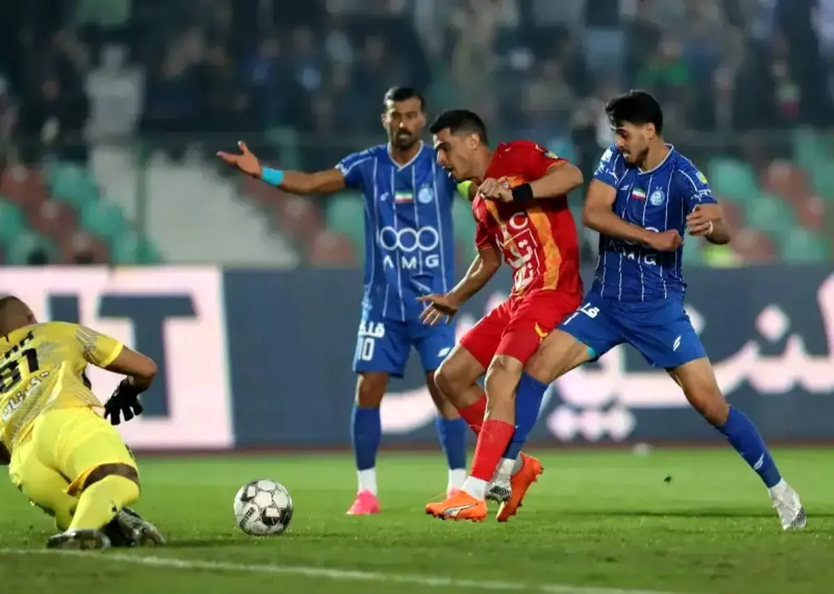 تکمیل زودهنگام سکوهای ورزشگاه اراک پیش از دربی ۱۰۶