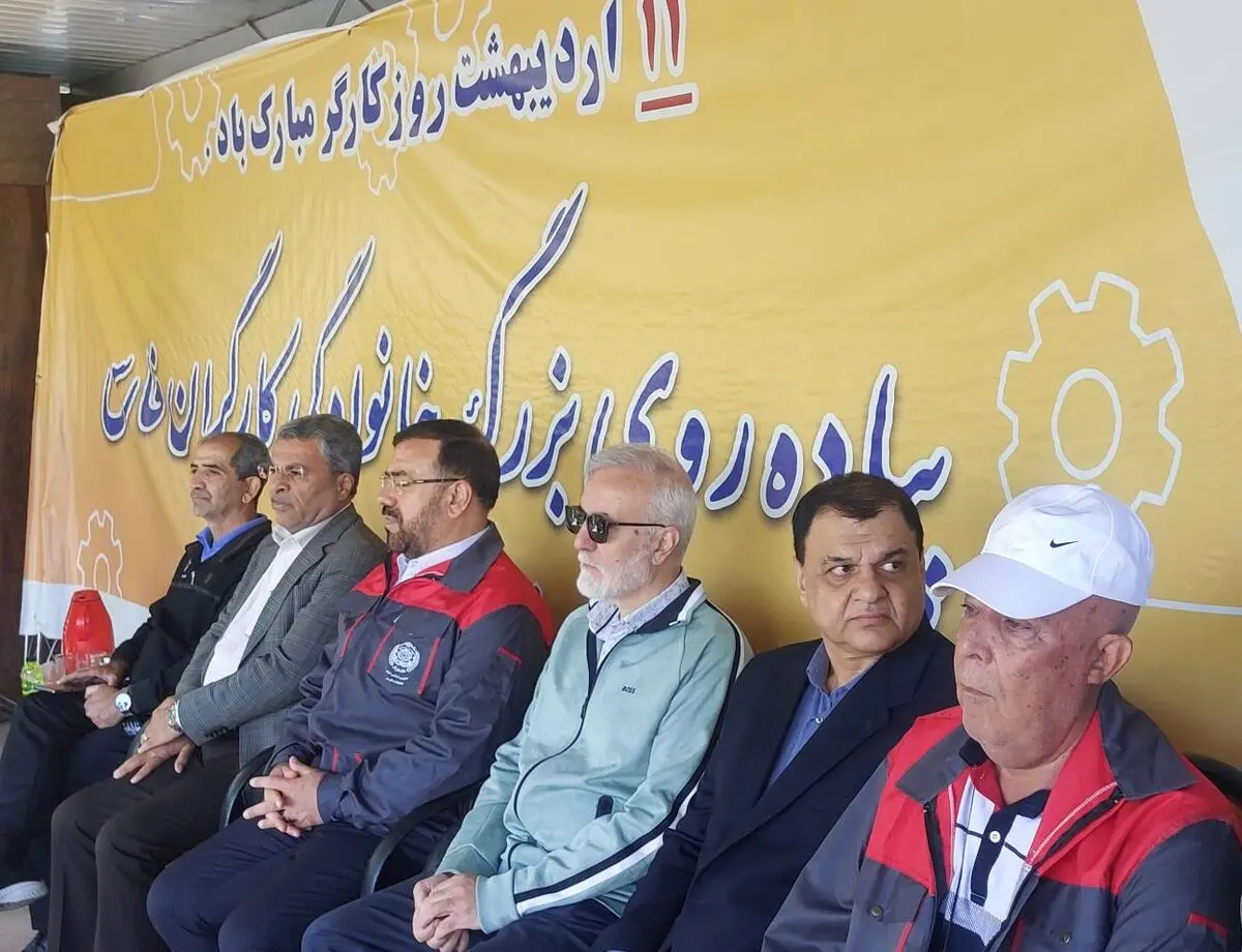پیگیری مطالبات جامعه کارگری با جدیت ادامه دارد/طی سه ماه آینده ۱۰ سالن ورزشی در شهر به بهره‌برداری می‌رسد