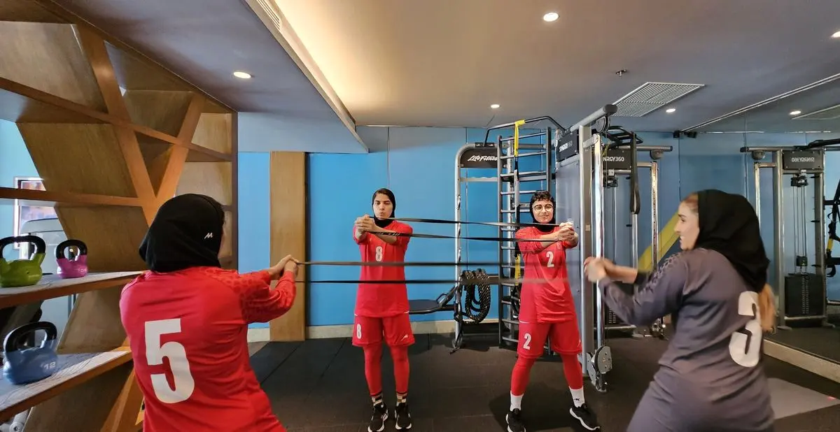 جام جهانی فوتسال ۲۰۲۵ بانوان: گرم‌کردن بازیکنان پس از جلسه تئوری