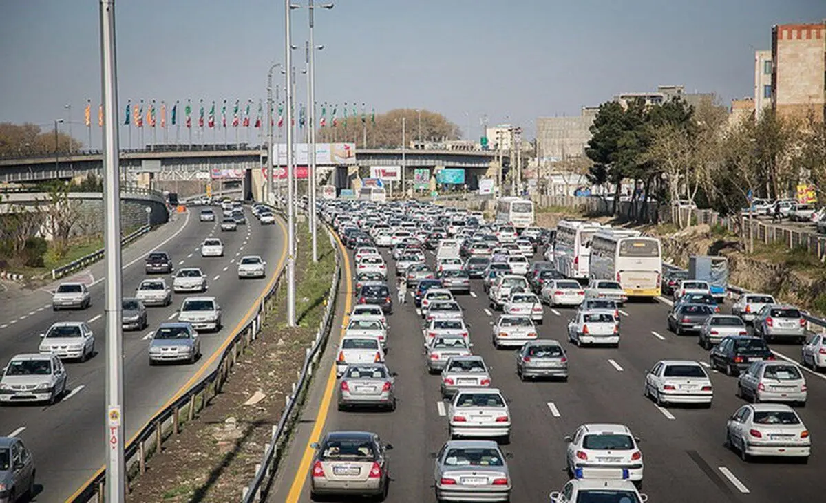 ترافیک سنگین در ورودی کلان‌شهرها