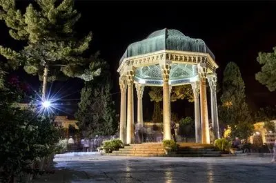 هیأت امنایی شدن حافظیه و سعدیه گره مدیریت و تأمین مالی را باز می‌کند/ درآمد مجموعه‌های تاریخی نباید برای هزینه‌های جاری از خزانه مطالبه شود