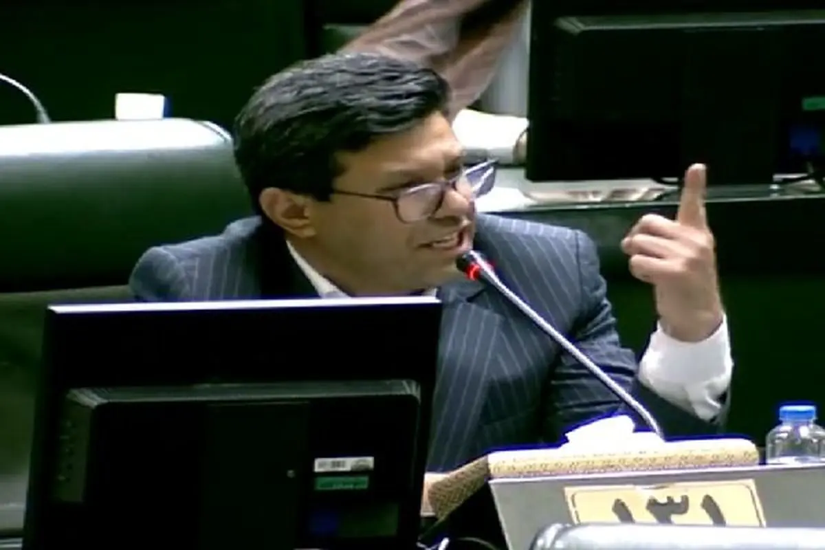 نمیتوان با عناوین اداری، سرنوشت انسانهایی را که عمر و آبروی خود را وقف آموزش کشور کردهاند، نادیده گرفت