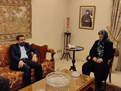 دیدار وزیر فرهنگ با خانواده امام موسی صدر و شهید عماد مغنیه
