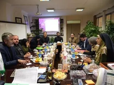 دستفروشان پایبند به قانون خدمات می‌گیرند/راه‌اندازی روز و شب بازارها جهت استقرار دستفروشان در دستور کار 