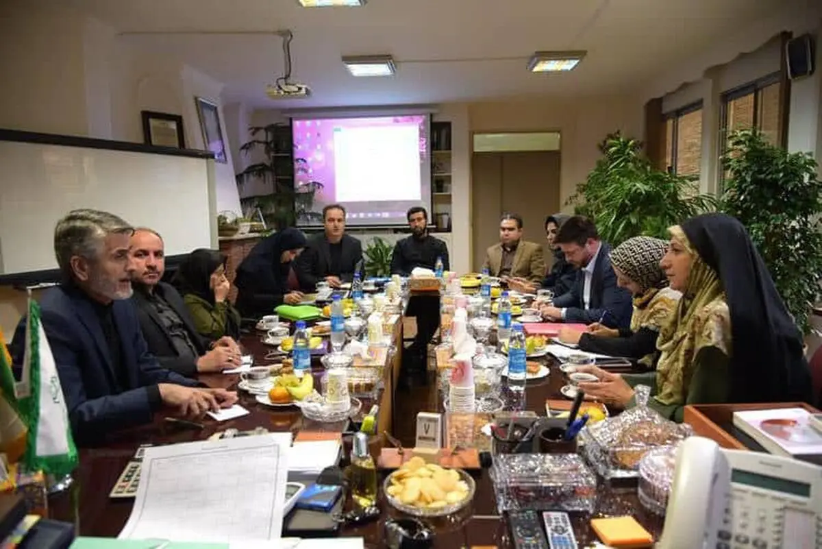 دستفروشان پایبند به قانون خدمات می‌گیرند/راه‌اندازی روز و شب بازارها جهت استقرار دستفروشان در دستور کار 
