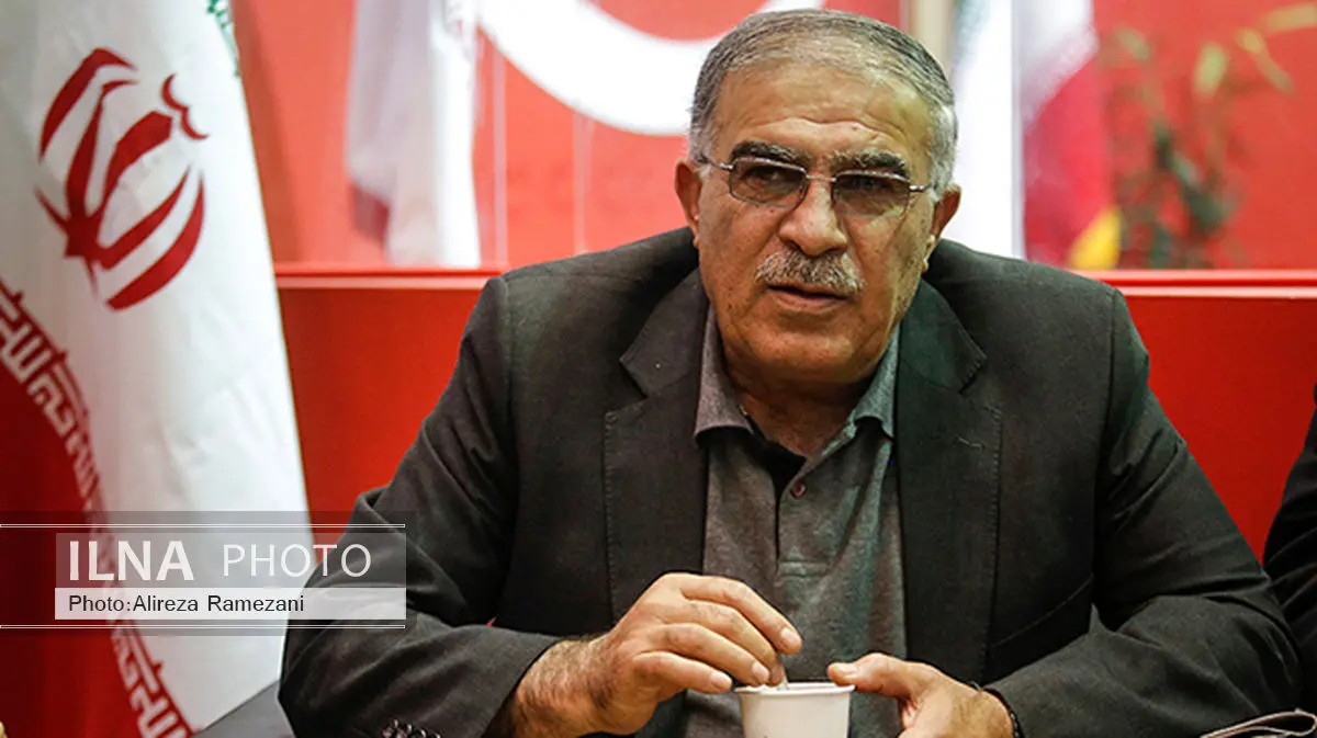اگر افتخاری مثل افشارزاده کار کند، حضورش بیفایده است