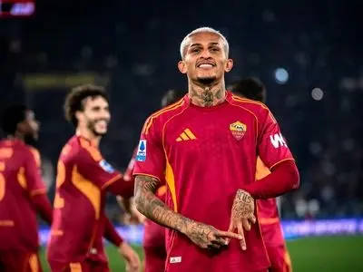 رم برد و در کورس مدعیان ماند