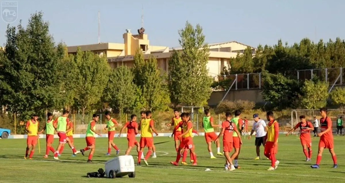 گل‌محمدی به شاگردانش استراحت داد