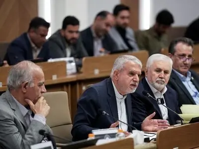 توسعه دریامحور به راهبرد ملی دولت تبدیل شده است/ همه دستگاه‌ها موظف به رعایت قوانین زیست‌محیطی در طرح‌های گردشگری هستند