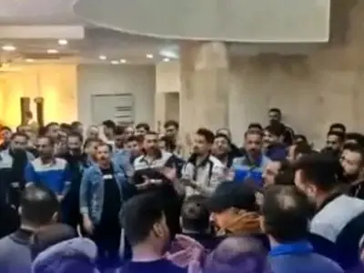 تجمع کارگران پتروشیمی تخت‌جمشید ماهشهر در اعتراض به مشکلات معیشتی