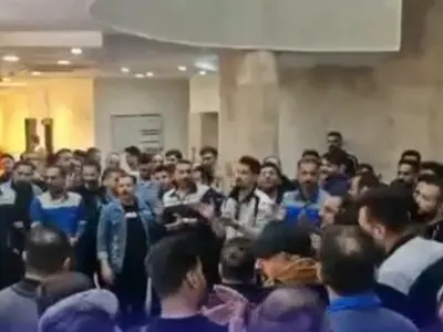 تجمع کارگران پتروشیمی تخت‌جمشید ماهشهر در اعتراض به مشکلات معیشتی