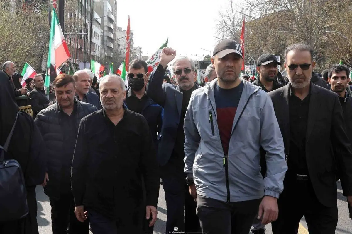 حضور وزیر آموزش و پرورش در آیین تشییع پیکرهای مطهر شهیدان لاریجانی، سلیمانی و شهدای ناوگان دنا