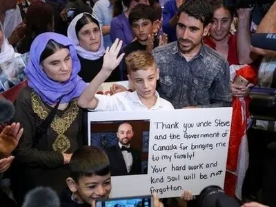 بازگشت پسر ۱۲ساله به خانواده بعد از ۳سال اسارت در دست داعش/ تصاویر