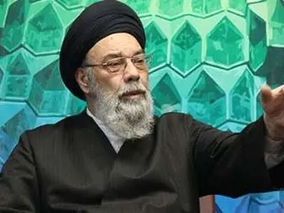 ملاک و وجه تمایز افراد همراه بودن یا نبودن با انقلاب است  نه دسته‌بندی سیاسی 
