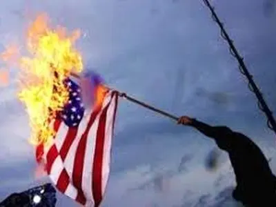 به آتش کشیدن پرچم آمریکا در پاریس + فیلم