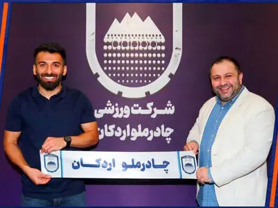 ستاره لیگ بیست و چهارم قراردادش را تمدید کرد