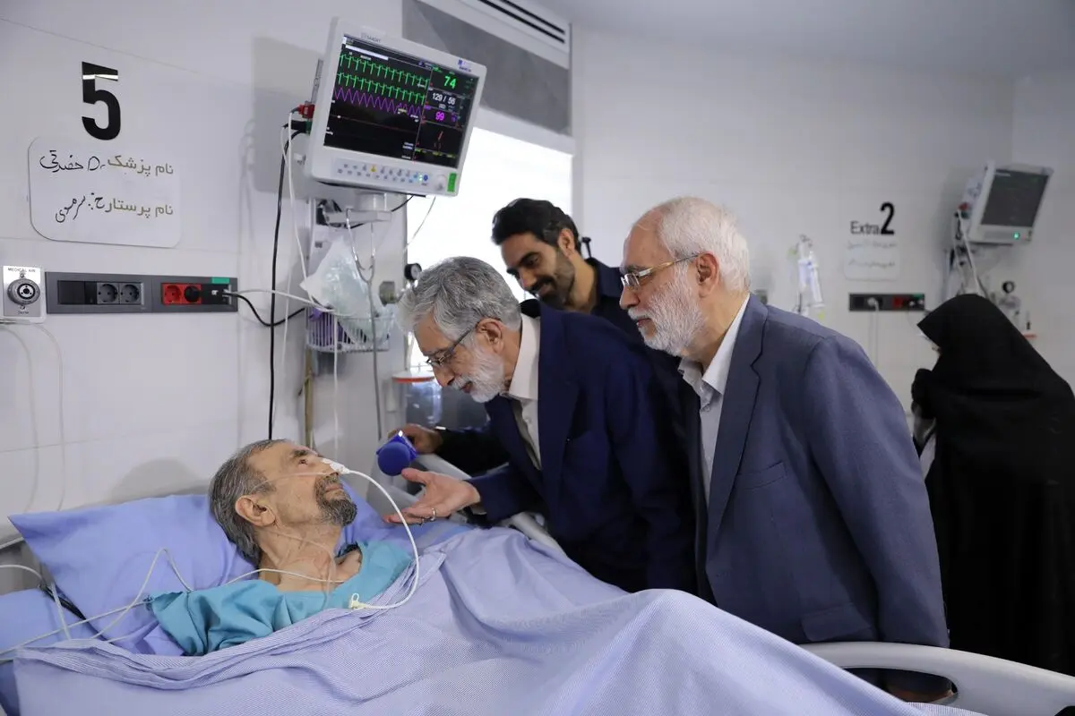 عیادت نمایندگان رهبر انقلاب از موسوی گرمارودی چهره ماندگار شعر و ادبیات