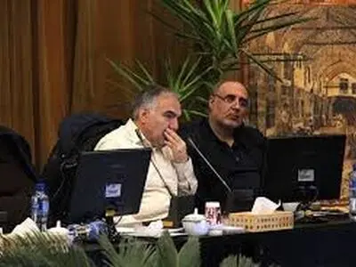 در طول 9 ماهی که در شورا بودیم چه کار مثبتی انجام دادیم ؟ اگر کشتی سوراخ شود همه غرق خواهیم شد 
