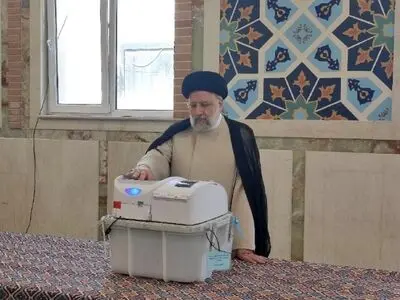 President Raeisi casts vote for parliament elections runoff
