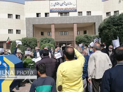 تجمع بازنشستگان کارگری در استان‌های مختلف/ در احکام حقوقی مستمری‌ها را به خط فقر نزدیک کنید