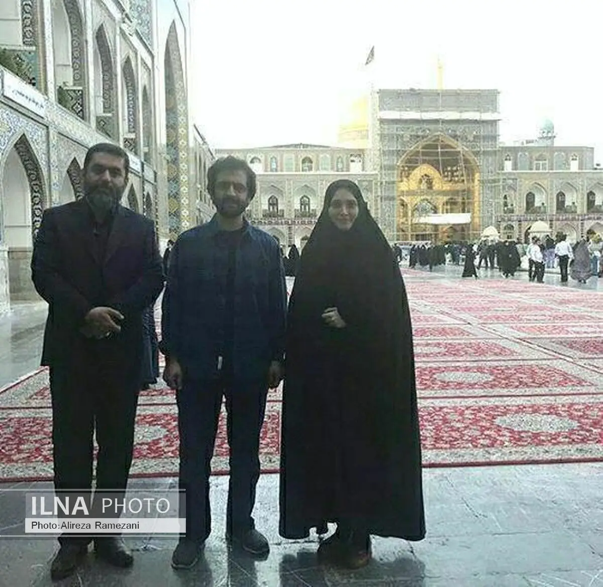 عکس بهنوش طباطبایی با چادر در حرم امام رضا