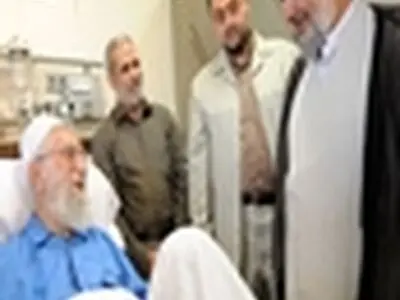 حجت الاسلام محتشمی‌پور از رهبر انقلاب عیادت کردند